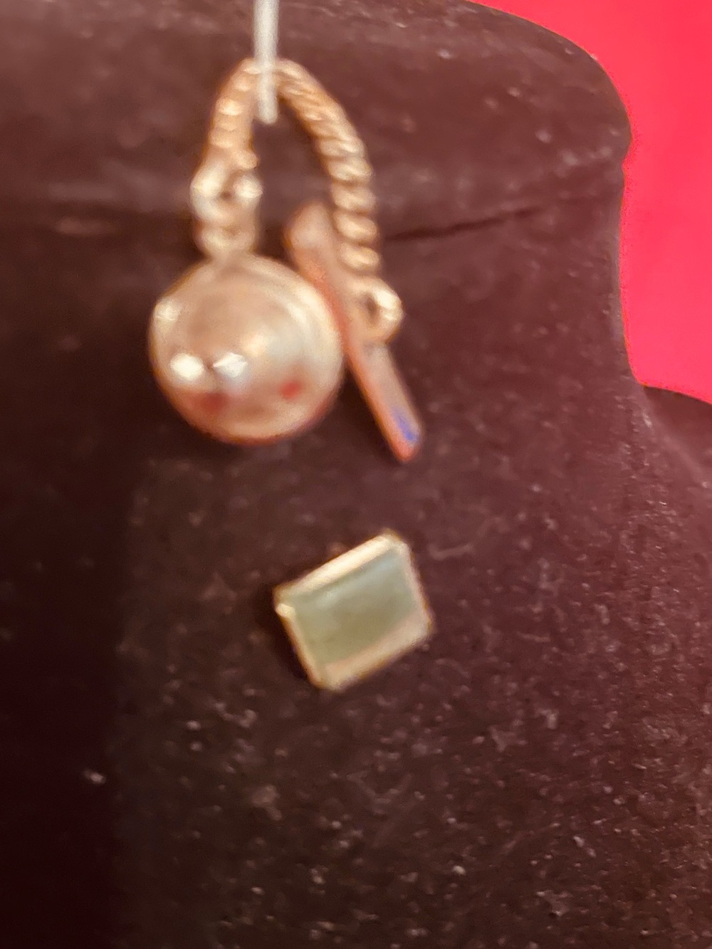 Gold-Tone Men’s Tie Tac with Jade Accent. VGT